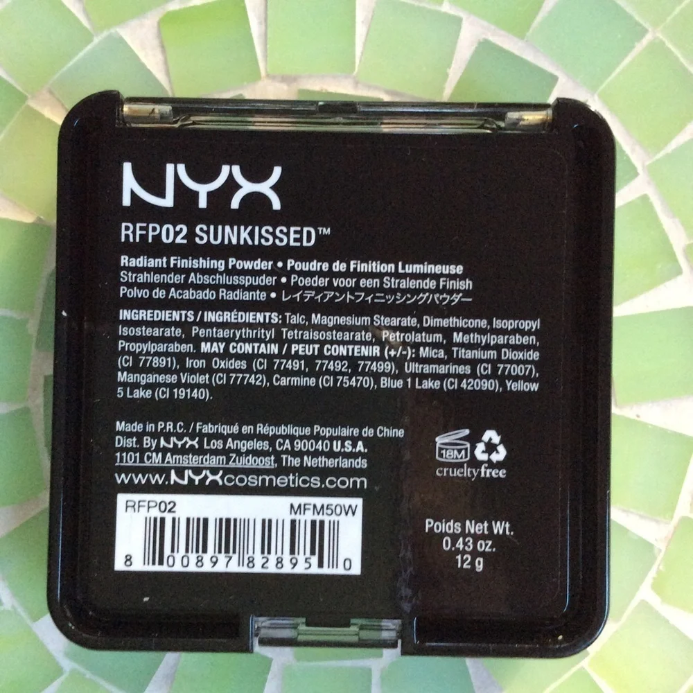 NYX Radiant Finishing Powder